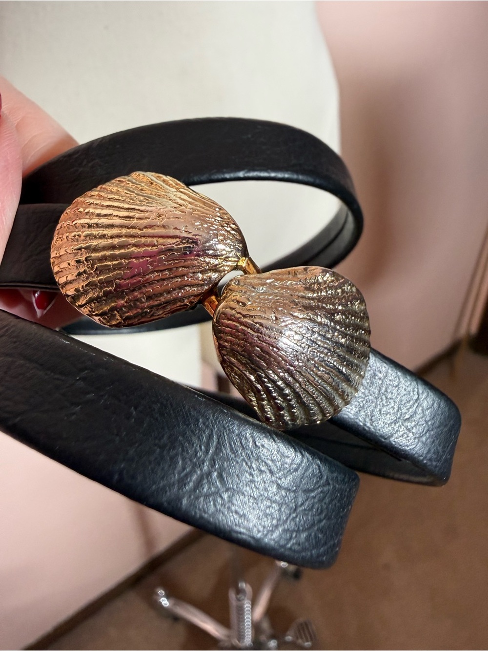 Vintage gold seashell black leather skinny belt adjustable maximalist minimalist